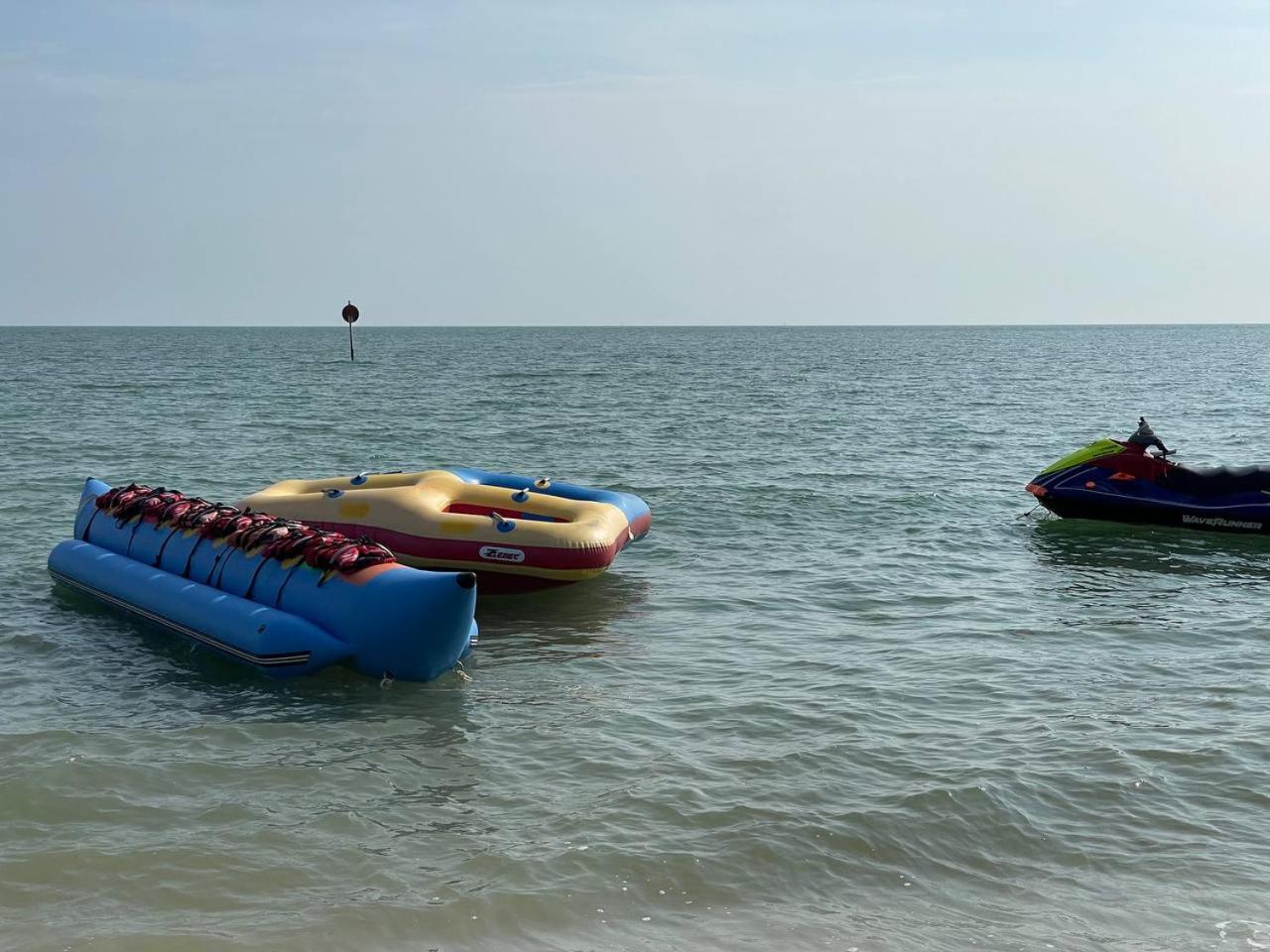 Gfloor 1Room Or 2Room Doorstep To Beach, Pool, Free Bbq Set, Wifi, 50" Smart Tv Port Dickson Ngoại thất bức ảnh