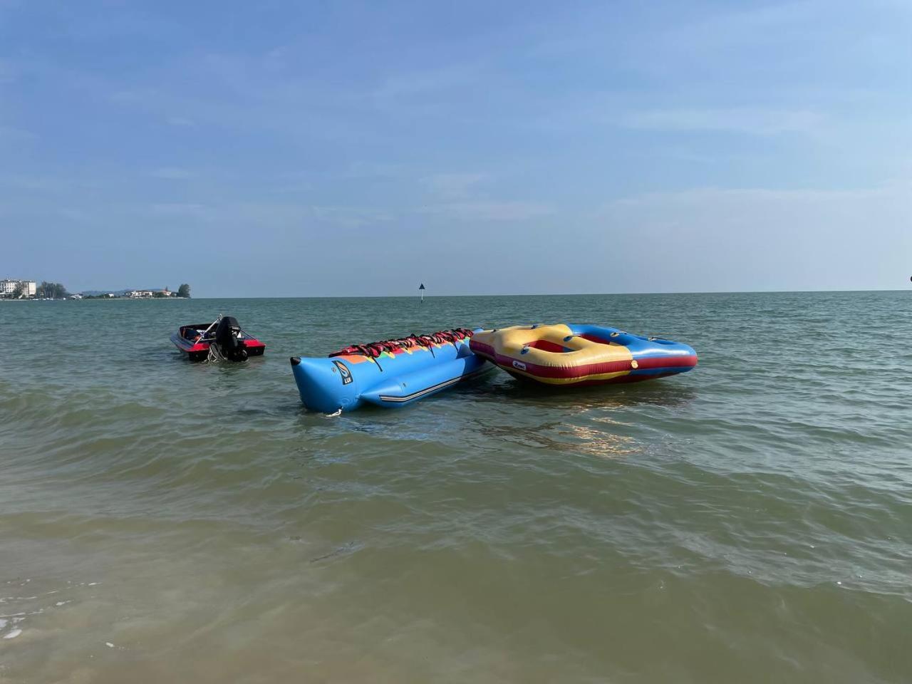 Gfloor 1Room Or 2Room Doorstep To Beach, Pool, Free Bbq Set, Wifi, 50" Smart Tv Port Dickson Ngoại thất bức ảnh