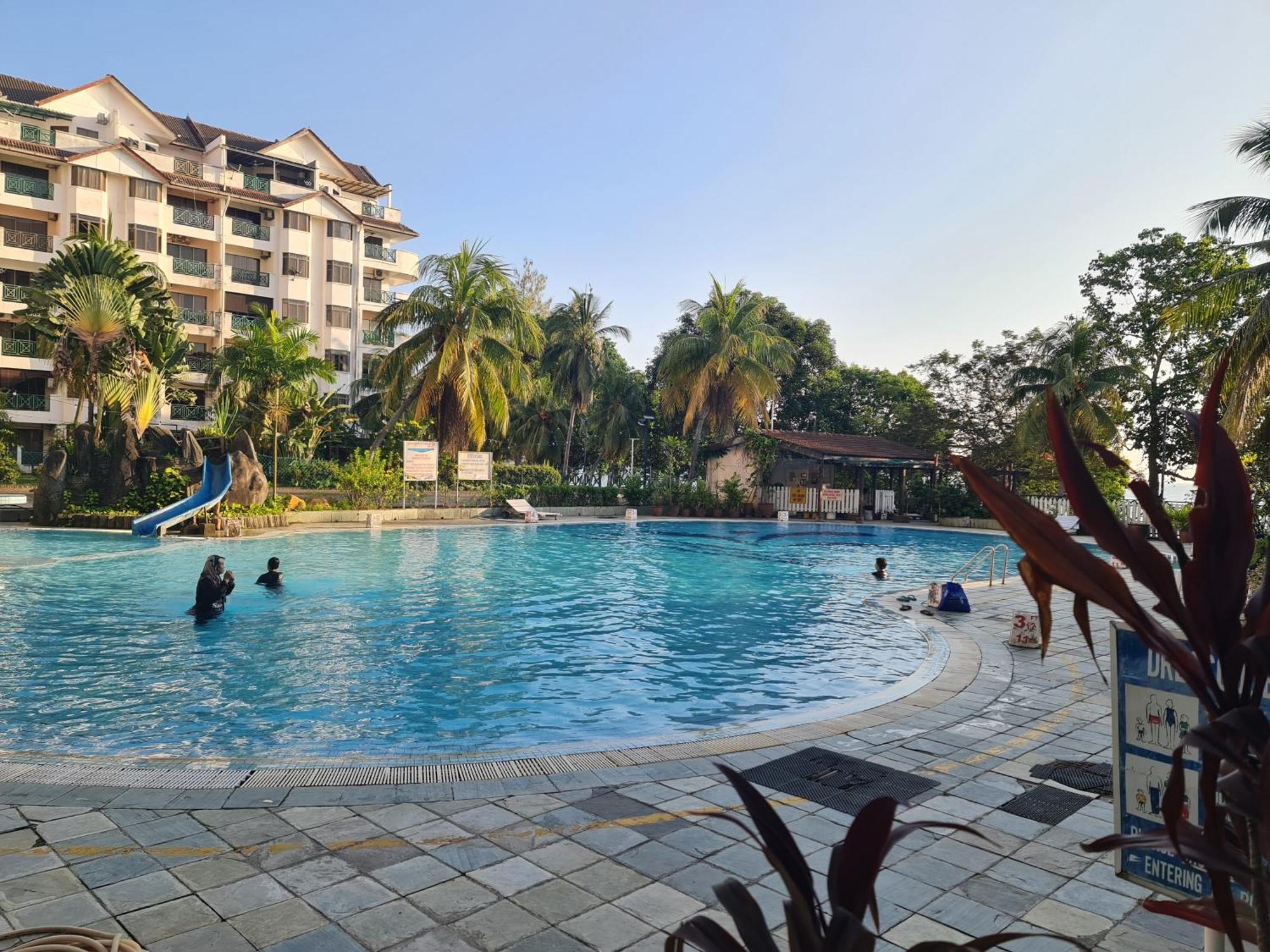 Gfloor 1Room Or 2Room Doorstep To Beach, Pool, Free Bbq Set, Wifi, 50" Smart Tv Port Dickson Ngoại thất bức ảnh