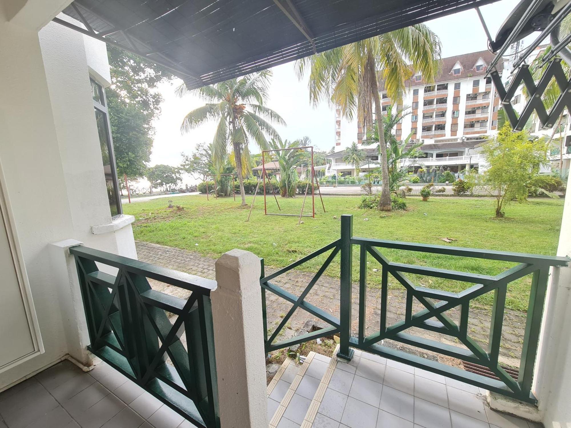 Gfloor 1Room Or 2Room Doorstep To Beach, Pool, Free Bbq Set, Wifi, 50" Smart Tv Port Dickson Ngoại thất bức ảnh