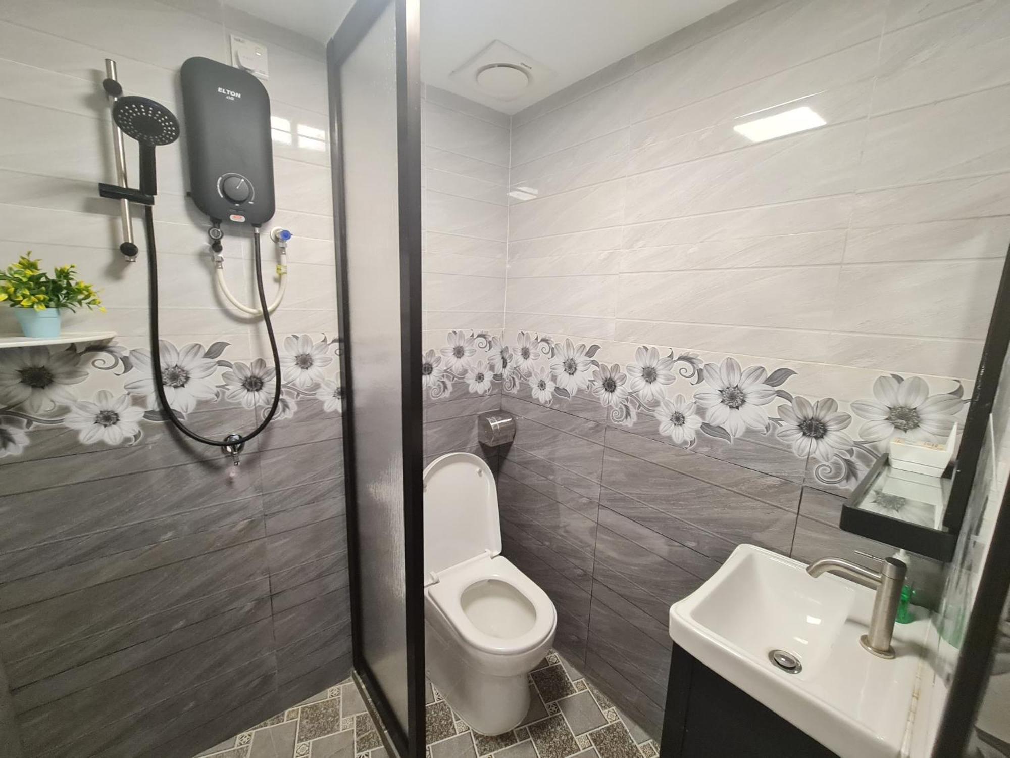 Gfloor 1Room Or 2Room Doorstep To Beach, Pool, Free Bbq Set, Wifi, 50" Smart Tv Port Dickson Ngoại thất bức ảnh